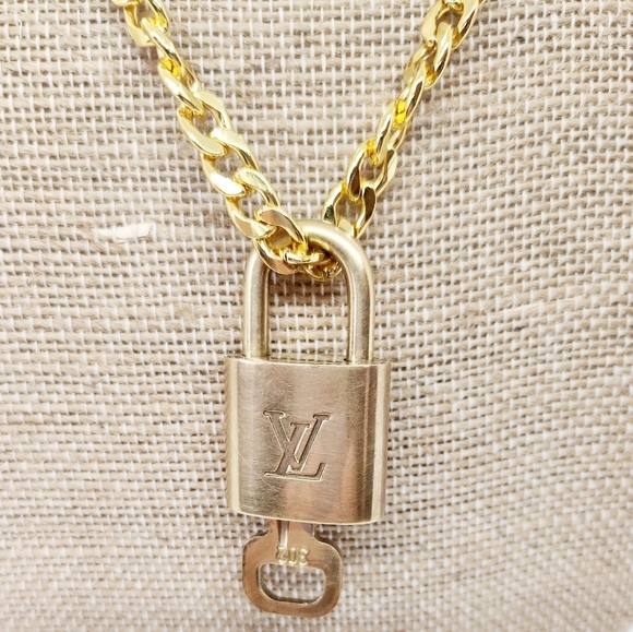 Louis Vuitton Lock & Key #302 On Gold Plated 28 Inch Chain With Box & Dustbag - Picture 6 of 7